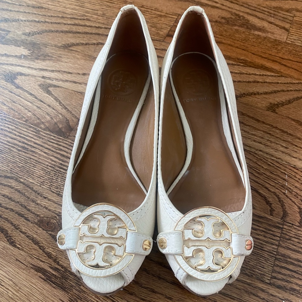 Tory Burch Amanda Peep Toe Wedge Shoes size 6 white off white